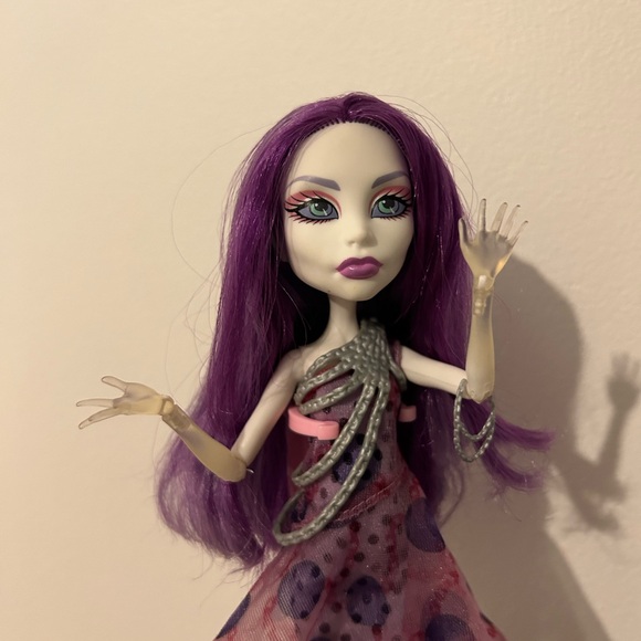 Monster High Doll Spectra Vondergeist Dot Dead Gorgeous (G1) - Picture 5 of 5